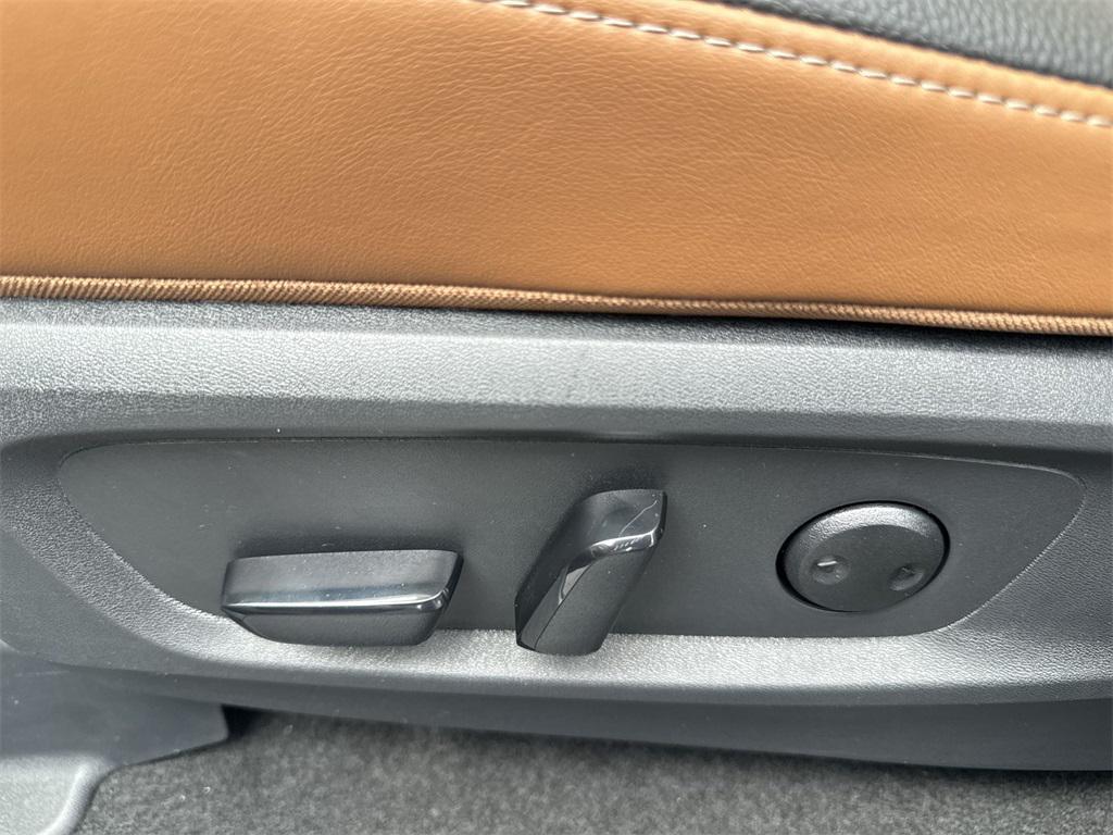 new 2025 Nissan Pathfinder car, priced at $50,174