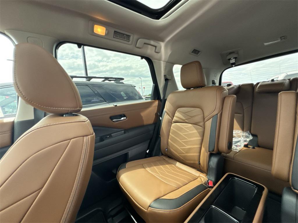 new 2025 Nissan Pathfinder car, priced at $50,174