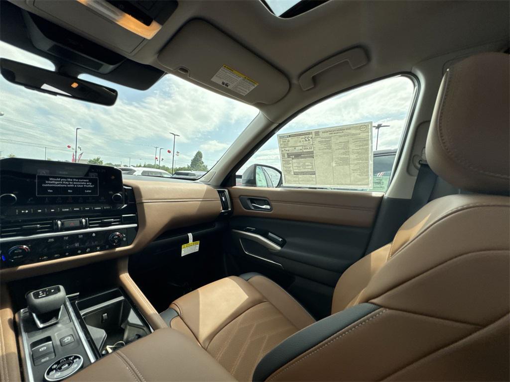 new 2025 Nissan Pathfinder car, priced at $50,174