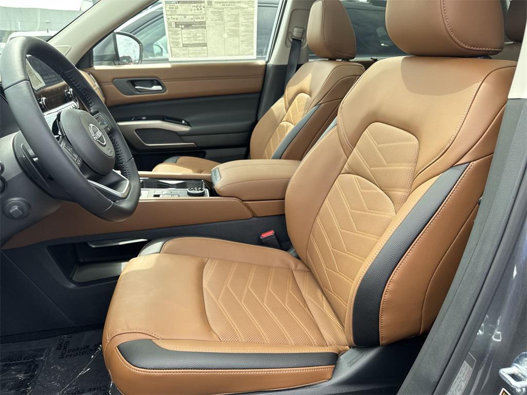 new 2025 Nissan Pathfinder car, priced at $50,174
