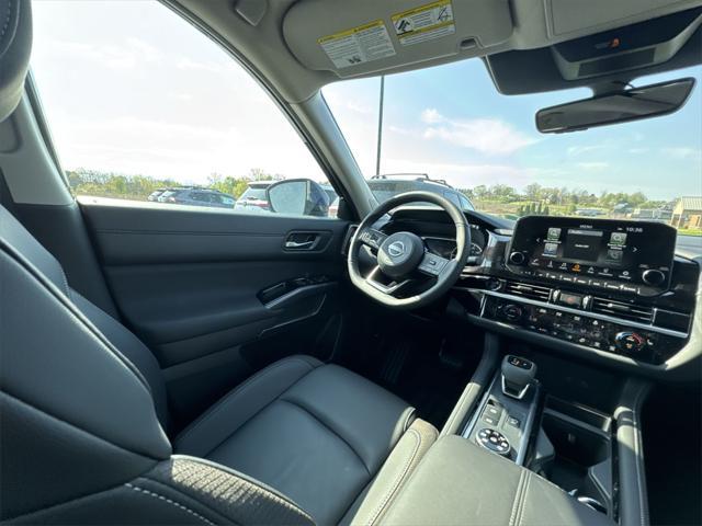 new 2025 Nissan Pathfinder car, priced at $44,517