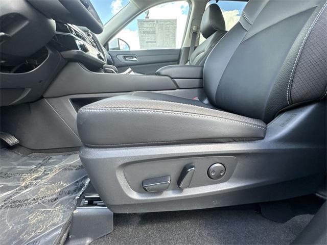 new 2025 Nissan Pathfinder car, priced at $47,963