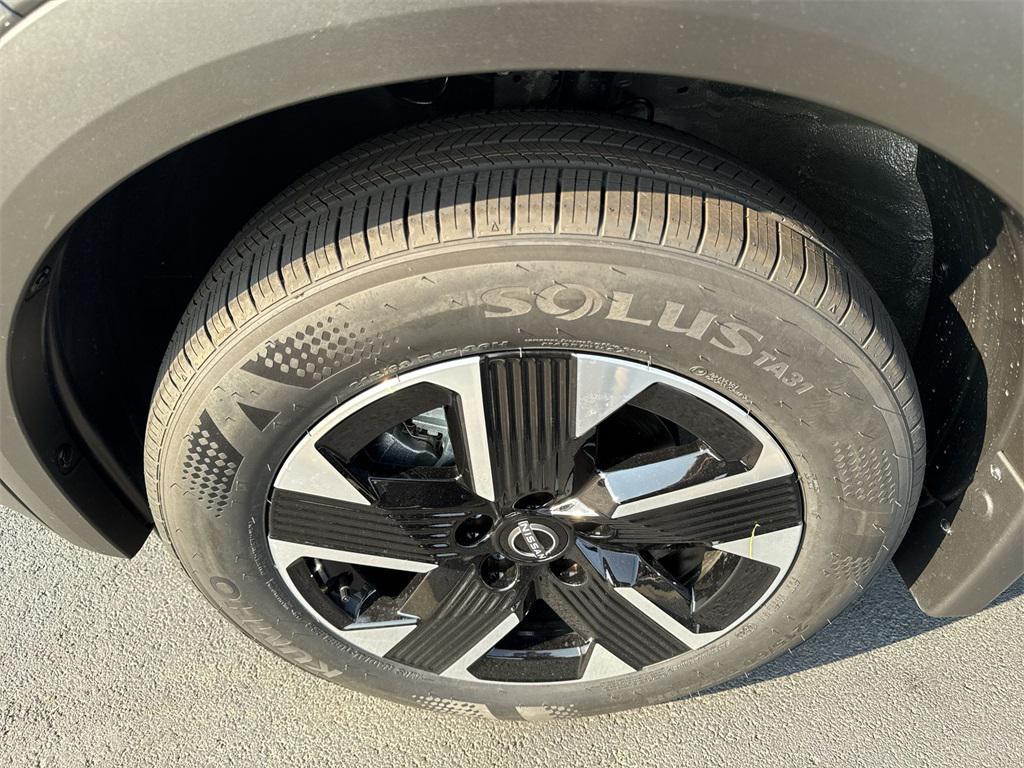 new 2025 Nissan Kicks car, priced at $27,156
