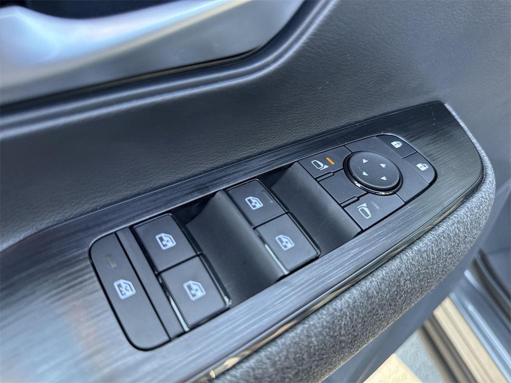 new 2025 Nissan Kicks car, priced at $27,156