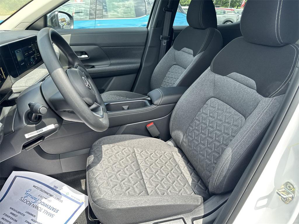 new 2025 Nissan Kicks car, priced at $27,854