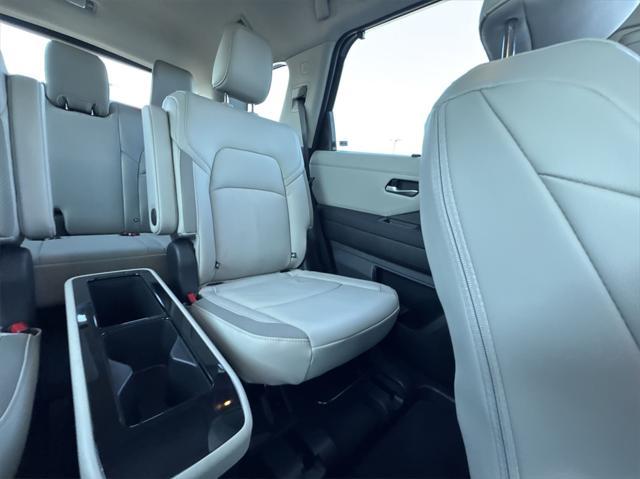 new 2025 Nissan Pathfinder car, priced at $46,657