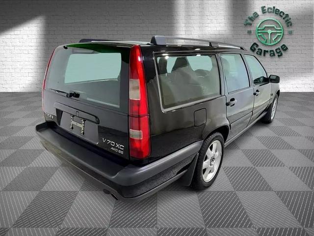 used 2000 Volvo V70 car, priced at $13,888