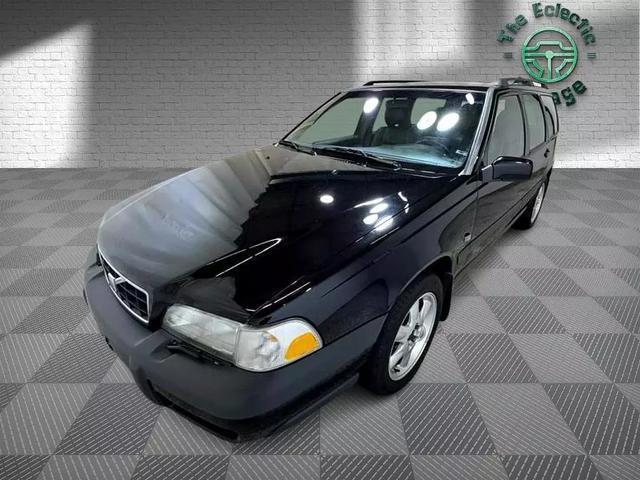 used 2000 Volvo V70 car, priced at $13,888