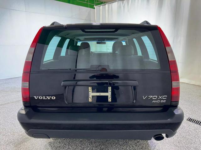 used 2000 Volvo V70 car, priced at $14,888