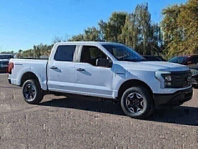 new 2023 Ford F-150 Lightning car