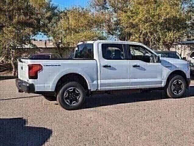 new 2023 Ford F-150 Lightning car