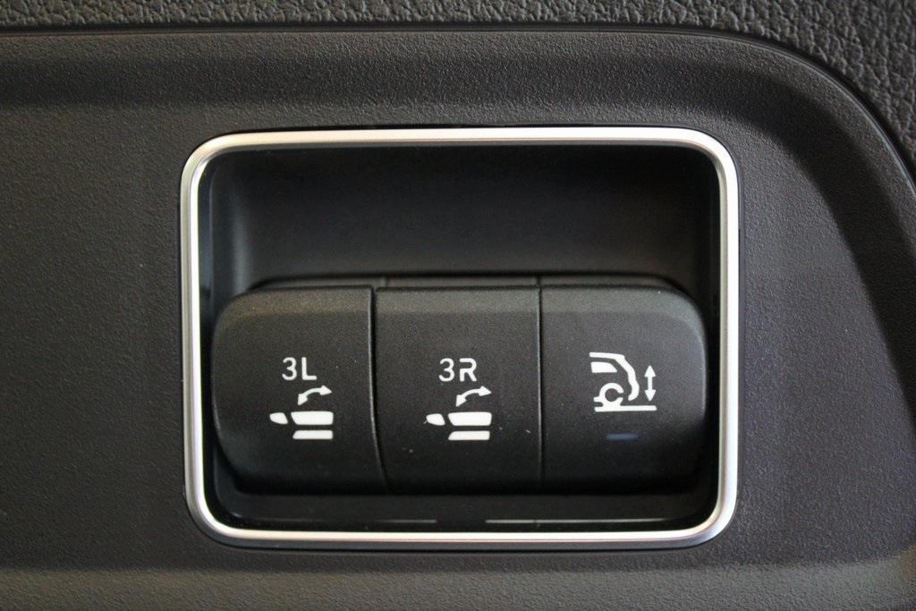 used 2025 Mercedes-Benz GLS 450 car, priced at $88,988