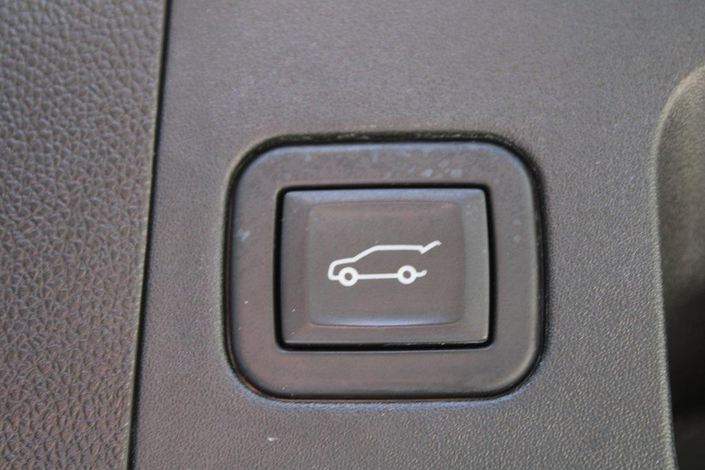 used 2023 Cadillac XT4 car, priced at $29,988