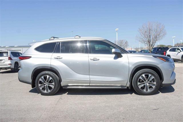 used 2021 Toyota Highlander car, priced at $28,433