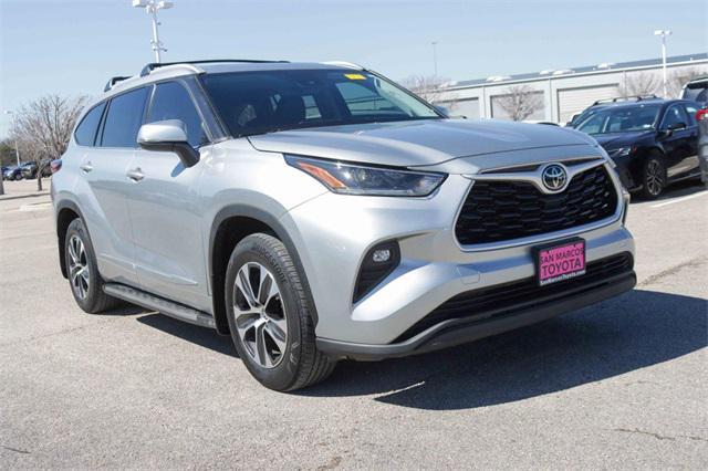 used 2021 Toyota Highlander car, priced at $28,433