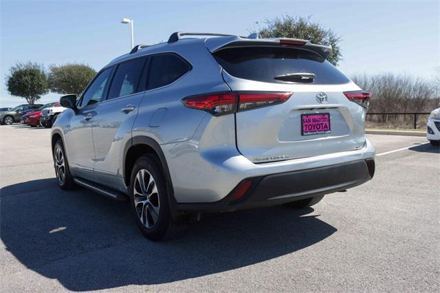 used 2021 Toyota Highlander car, priced at $28,433