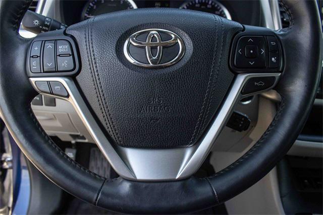 used 2015 Toyota Highlander car, priced at $23,444