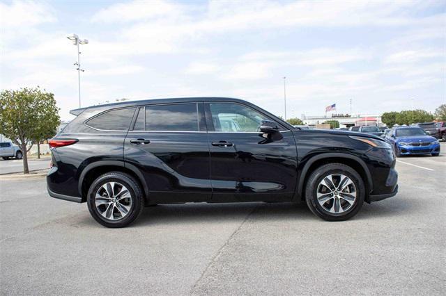 used 2022 Toyota Highlander car, priced at $30,997