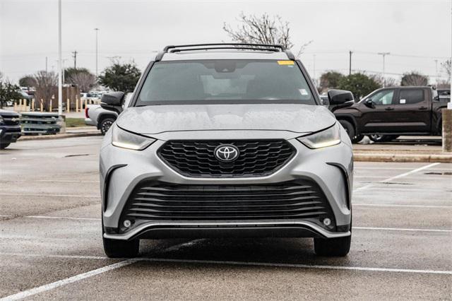 used 2022 Toyota Highlander car, priced at $36,309