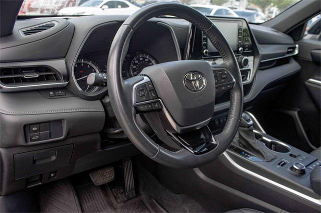 used 2021 Toyota Highlander car, priced at $36,494