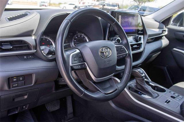 used 2023 Toyota Highlander car, priced at $32,198