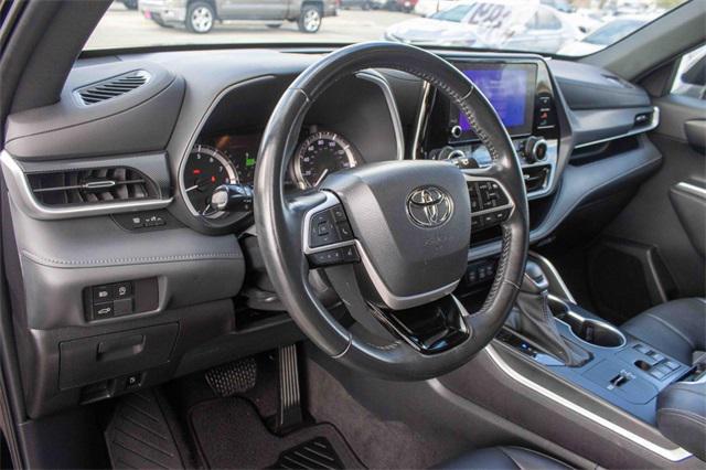 used 2023 Toyota Highlander car, priced at $39,997