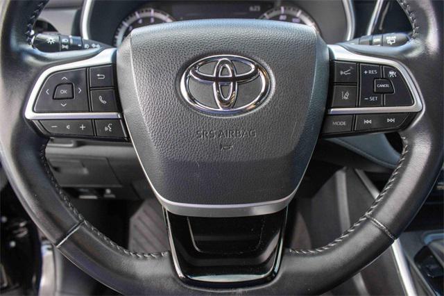 used 2023 Toyota Highlander car, priced at $39,997