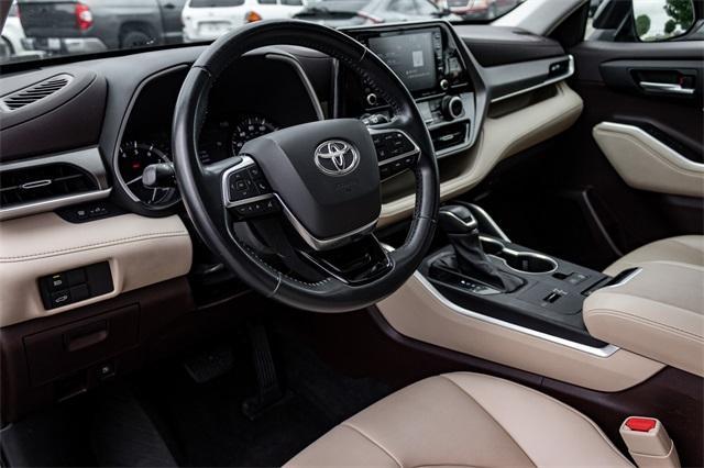 used 2021 Toyota Highlander car, priced at $32,434