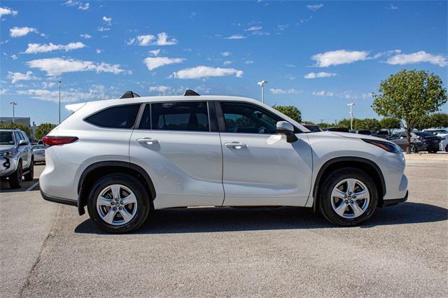 used 2023 Toyota Highlander car, priced at $33,234