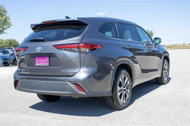 used 2022 Toyota Highlander car, priced at $30,997