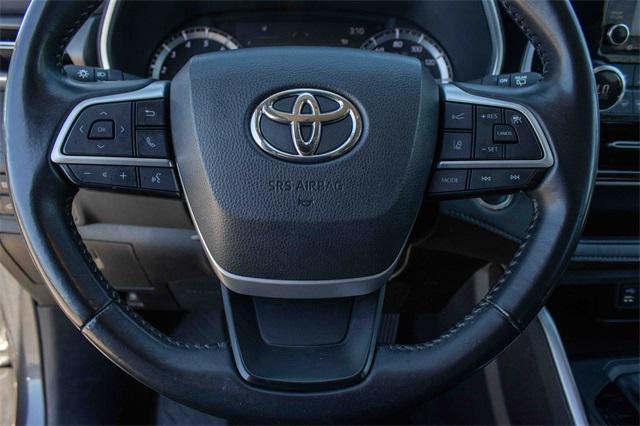 used 2022 Toyota Highlander car, priced at $30,997