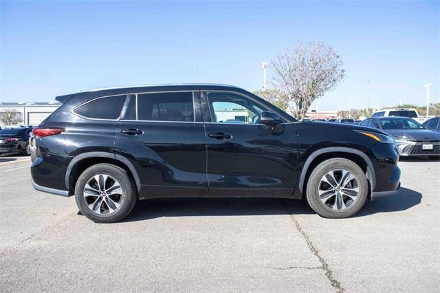 used 2021 Toyota Highlander car, priced at $29,886