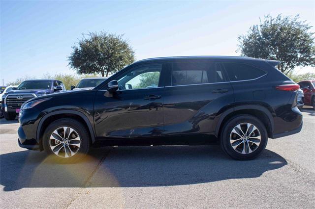 used 2021 Toyota Highlander car, priced at $29,886