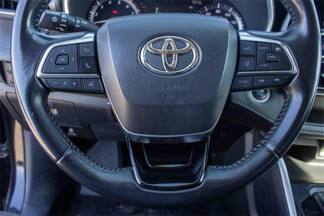 used 2021 Toyota Highlander car, priced at $29,886