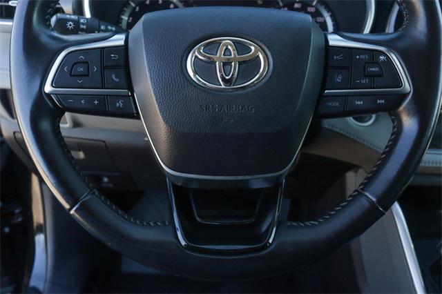 used 2021 Toyota Highlander car, priced at $35,072