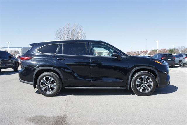 used 2021 Toyota Highlander car, priced at $35,072