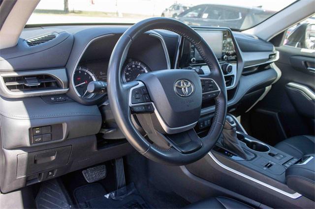 used 2022 Toyota Highlander car, priced at $33,245