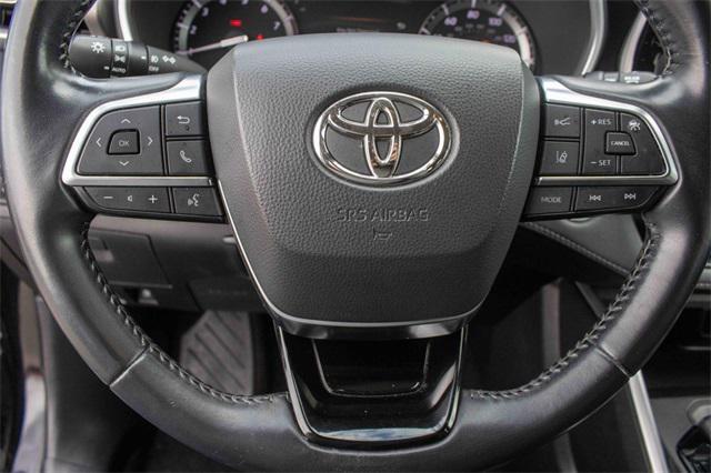 used 2021 Toyota Highlander car, priced at $29,886