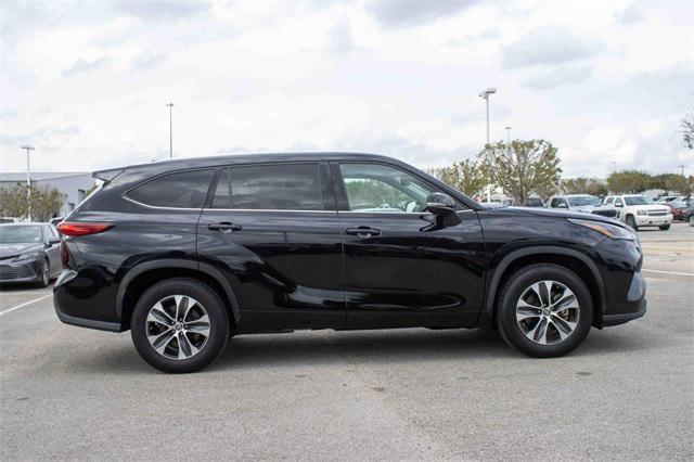 used 2021 Toyota Highlander car, priced at $29,886