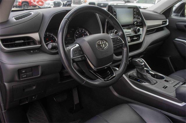 used 2021 Toyota Highlander car, priced at $29,886