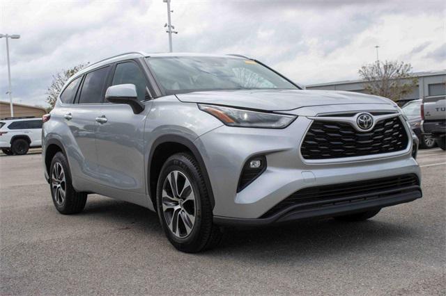 used 2021 Toyota Highlander car, priced at $29,886