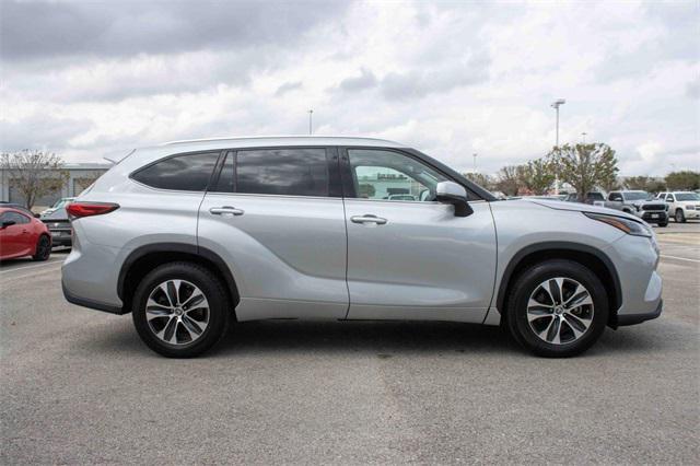 used 2021 Toyota Highlander car, priced at $29,886