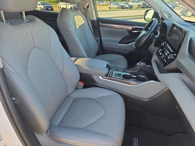 used 2021 Toyota Highlander Hybrid car, priced at $31,840