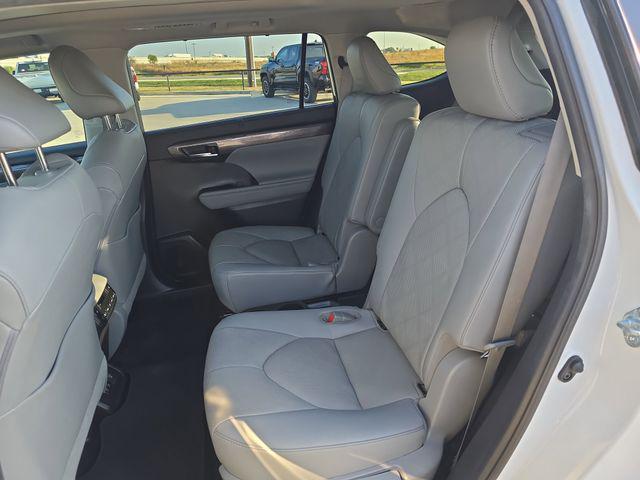 used 2021 Toyota Highlander Hybrid car, priced at $31,840
