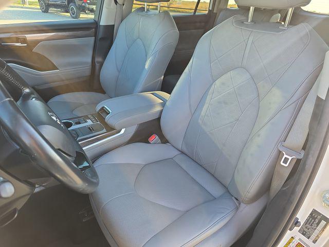 used 2021 Toyota Highlander Hybrid car, priced at $31,840