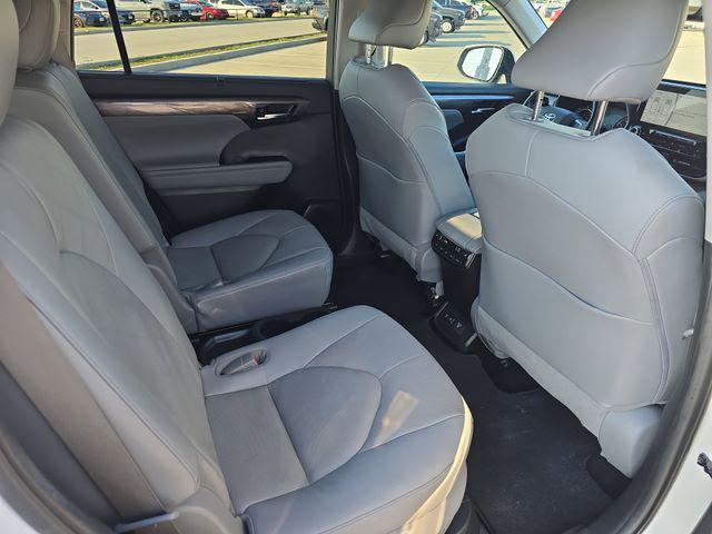 used 2021 Toyota Highlander Hybrid car, priced at $31,840
