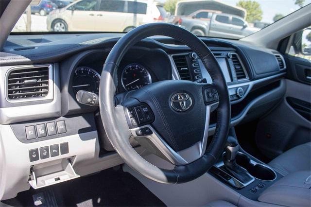 used 2015 Toyota Highlander car, priced at $24,444