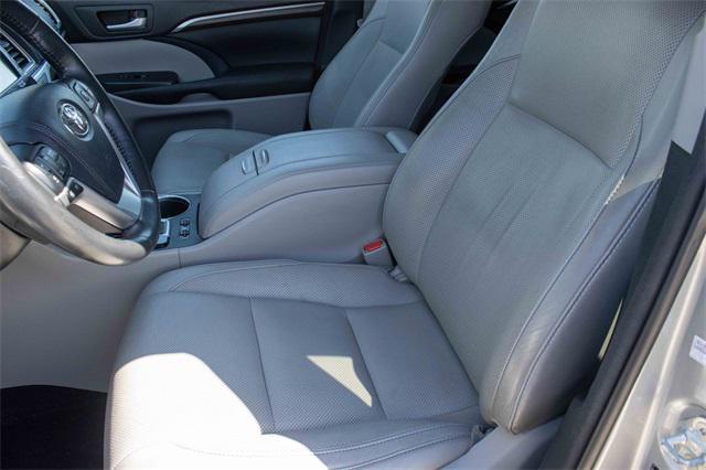 used 2015 Toyota Highlander car, priced at $24,444