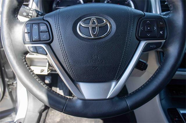 used 2015 Toyota Highlander car, priced at $24,444