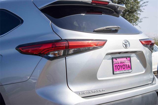 used 2021 Toyota Highlander car, priced at $29,886